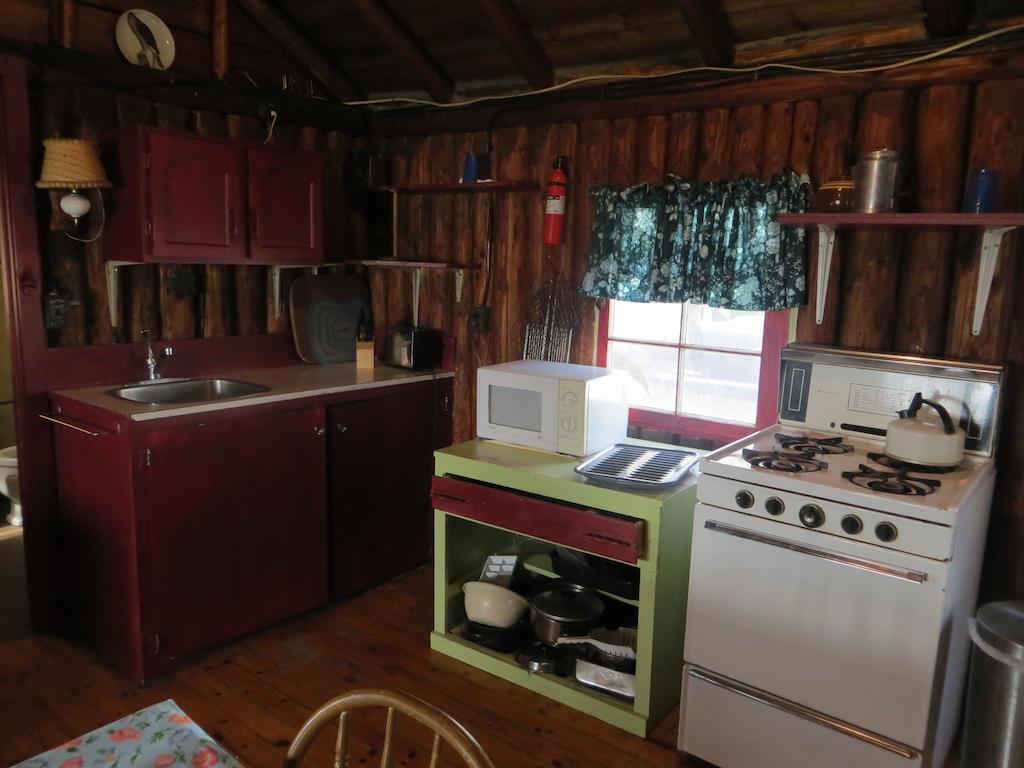 Lake Wolsey Cabins Hotel Gore Bay Exterior foto