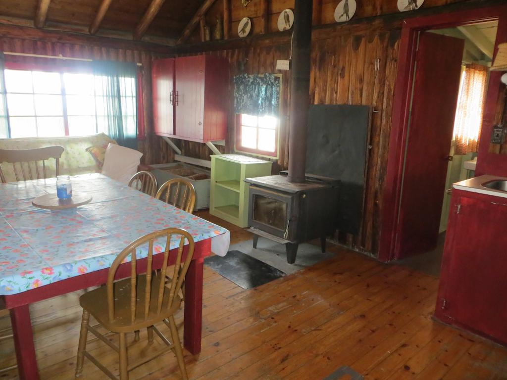 Lake Wolsey Cabins Hotel Gore Bay Quarto foto