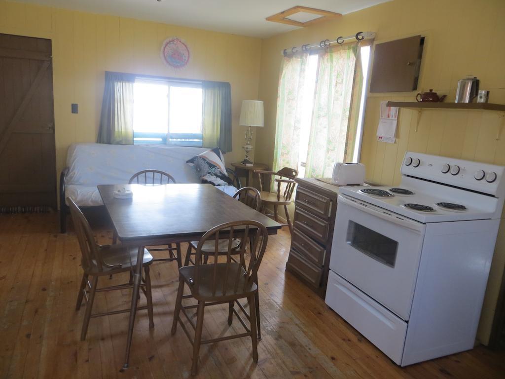 Lake Wolsey Cabins Hotel Gore Bay Quarto foto